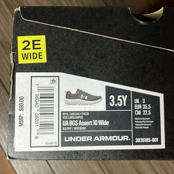 NIB Under Armour boys grade school Assert 10 shoe size 3.5wide - Picture 11 of 11